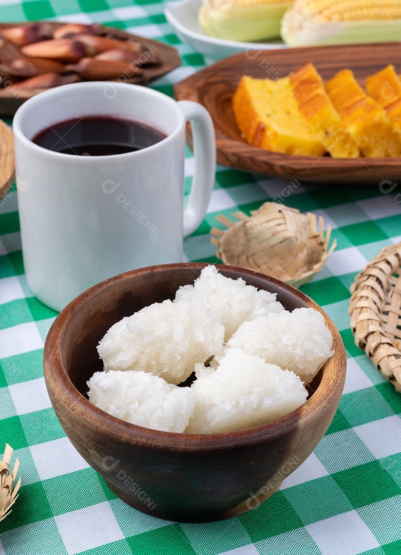 Culinária típica de são João mingau castanhas doces