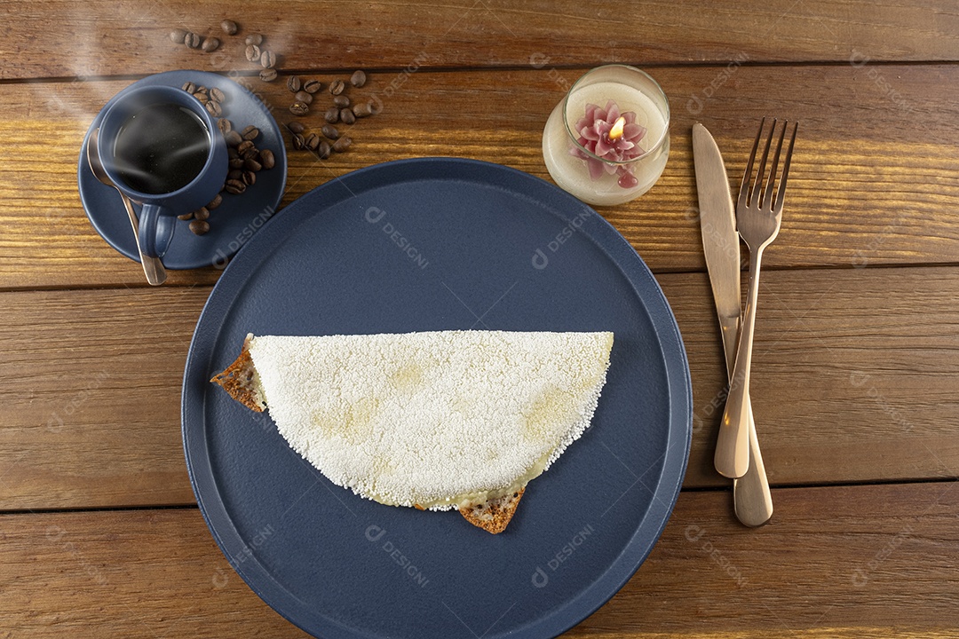 Tapioca de mussarela com cafe