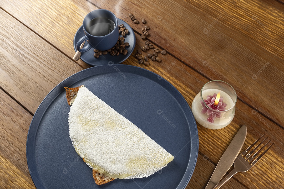 Tapioca de queijo com cafe