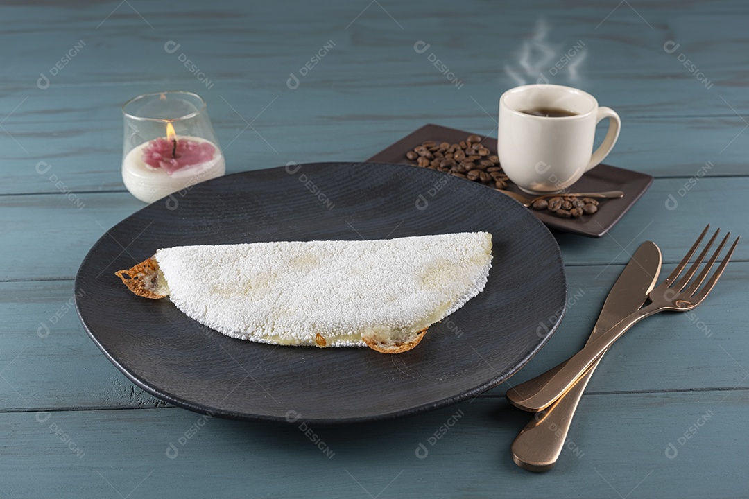 Tapioca de queijo com cafe