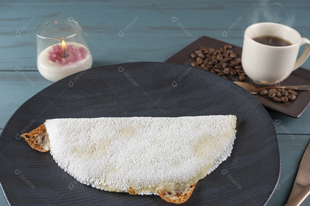 Tapioca de queijo com cafe