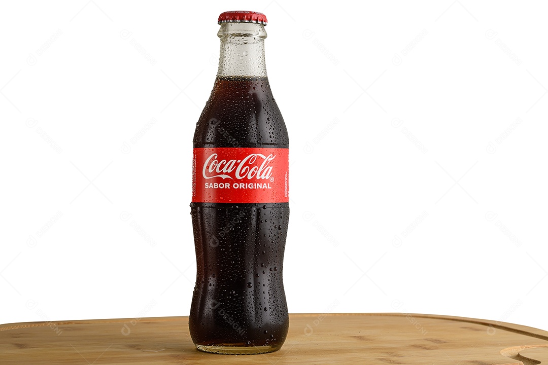 Mini garrafa de coca cola sobre tábua