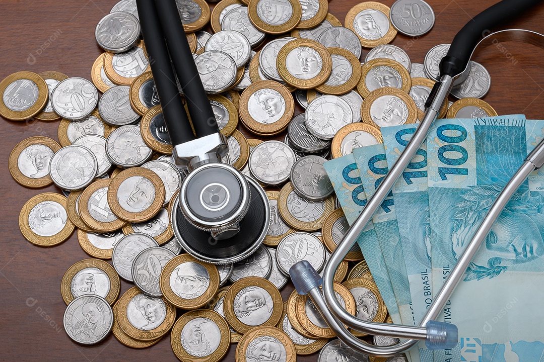 Moedas notas de dinheiro estetoscópio