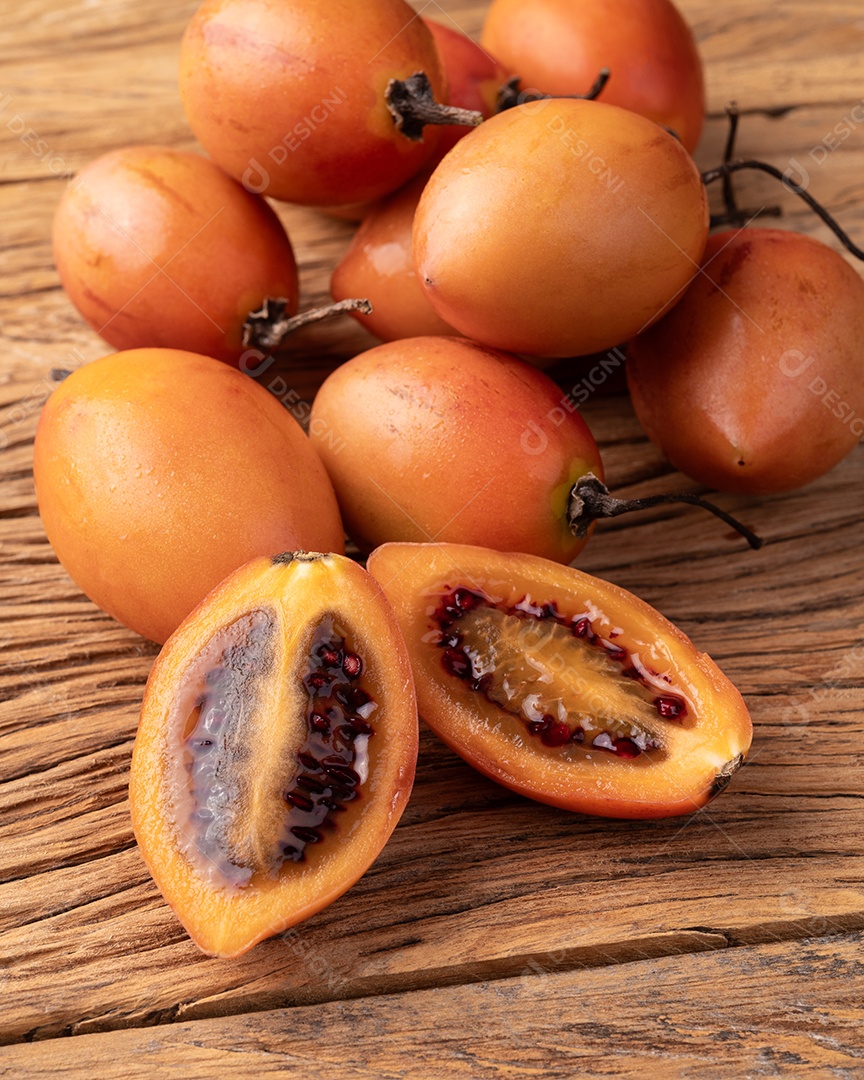 Fruta tamarillos ou tomates de árvore