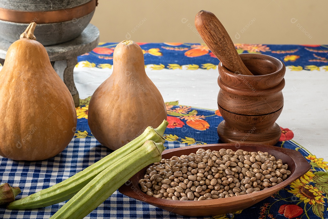 Ingredientes para fazer comida aboboras feijão quibos