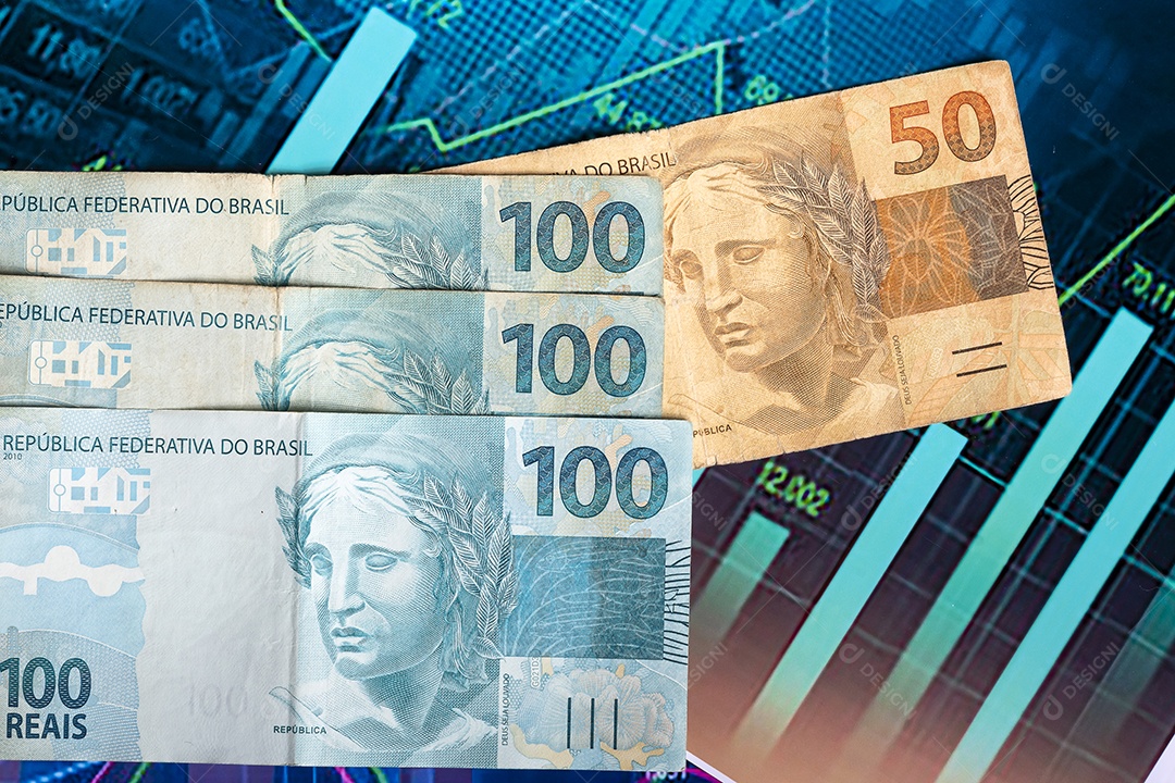 Muitos dinheiros sobre fundo de gráfico