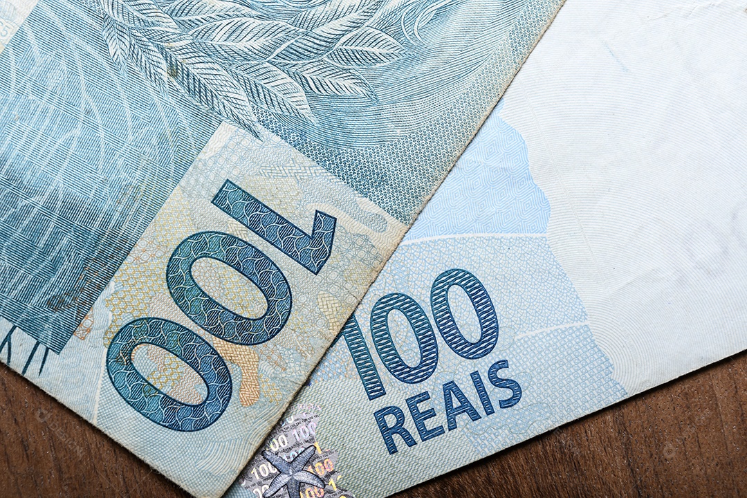 Cem reais em espécies