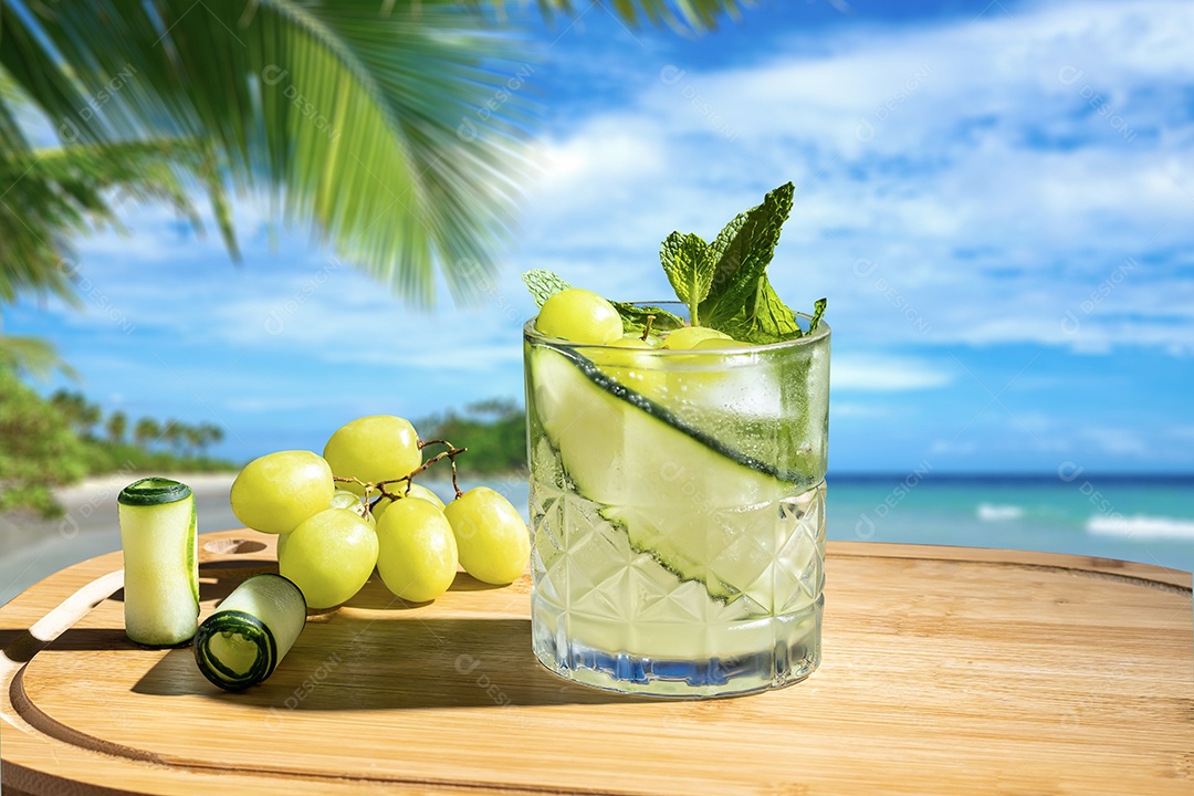 Drinks de gim uva hortelã casca de limão