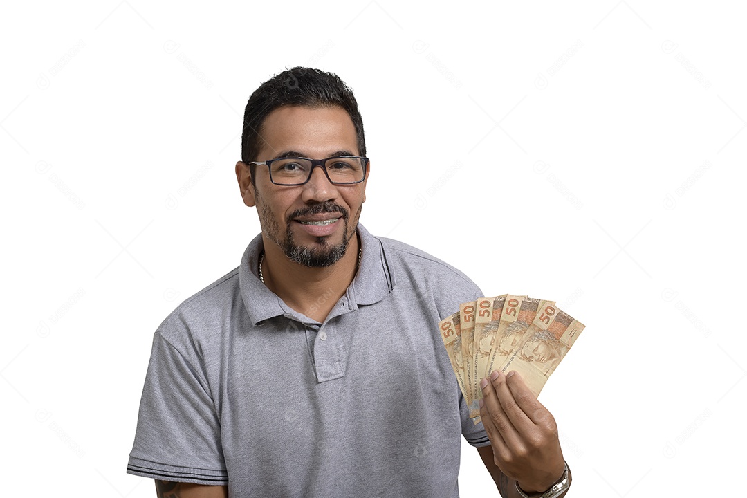 Homem segurando dinheiro