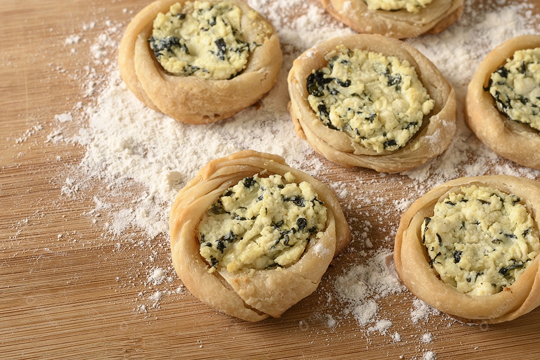 Salgado assado esfirra ou rissóis