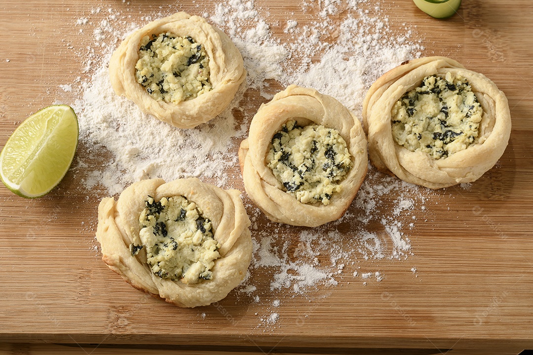 Esfirra ou rissóis salgados deliciosos