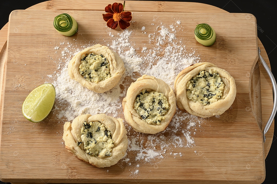 Esfirra ou rissóis salgados deliciosos