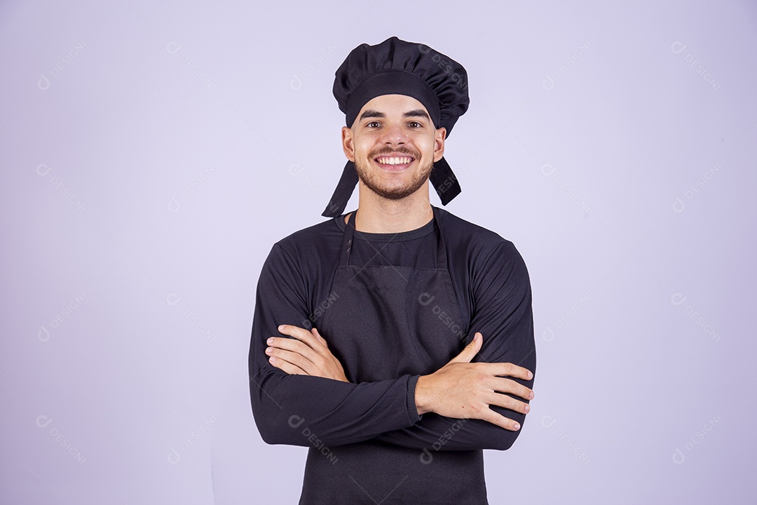 Homem jovem cozinheiro sobre fundo isolado