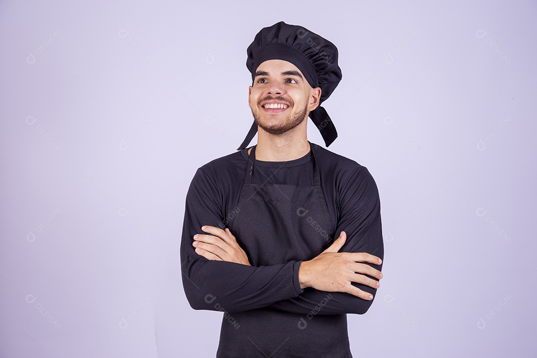 Homem jovem cozinheiro sobre fundo isolado