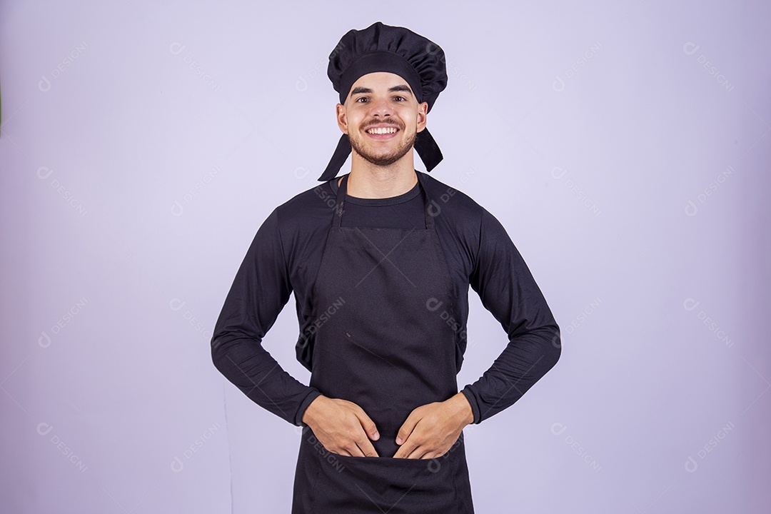 Homem jovem cozinheiro sobre fundo isolado