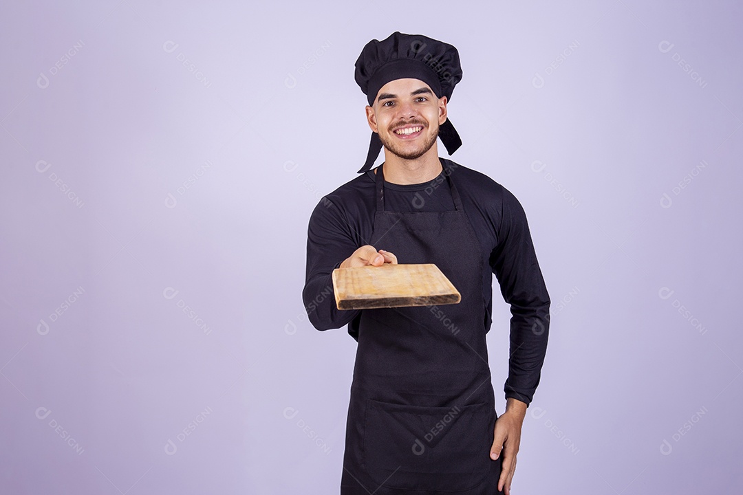 Homem jovem cozinheiro sobre fundo isolado