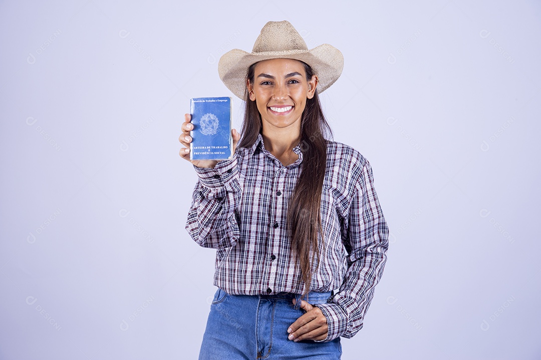 Linda mulher jovem usando roupas country