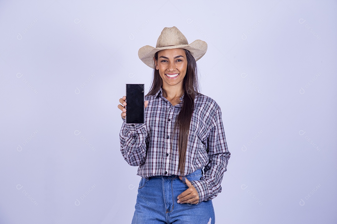 Linda mulher jovem usando roupas country