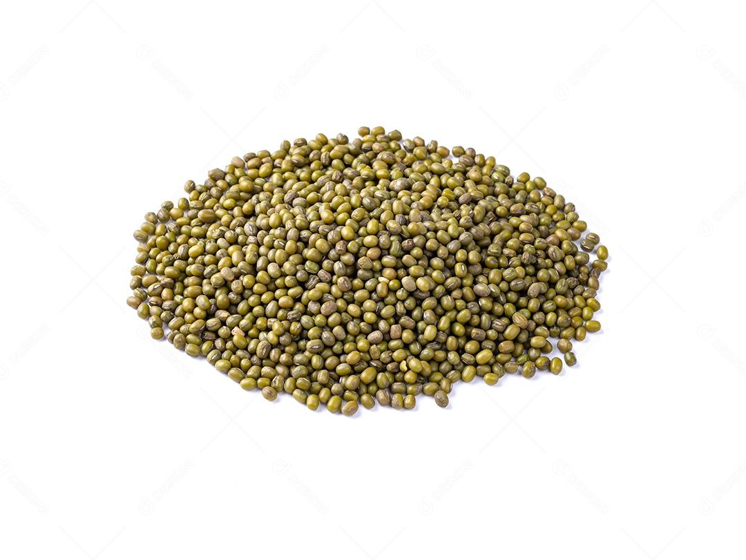 Feijão moyashi verde sobre fundo isolado brando