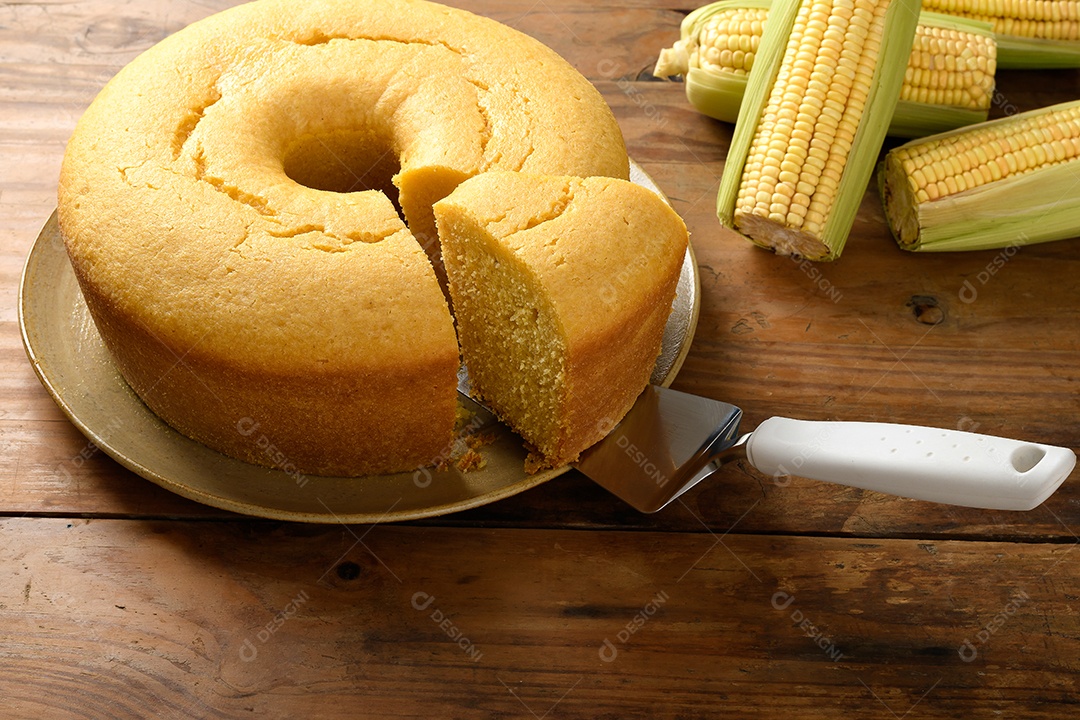 Bolo tradicional de milho delicioso