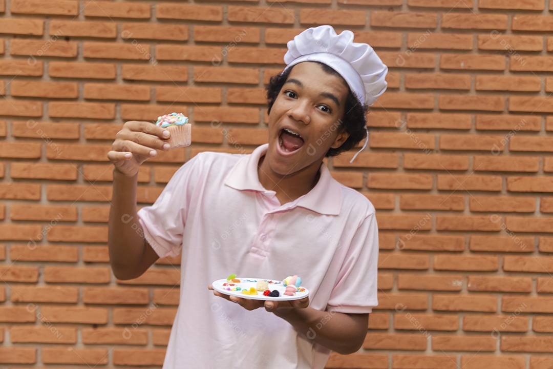 Homem jovem usando roupas de chefe de cozinha