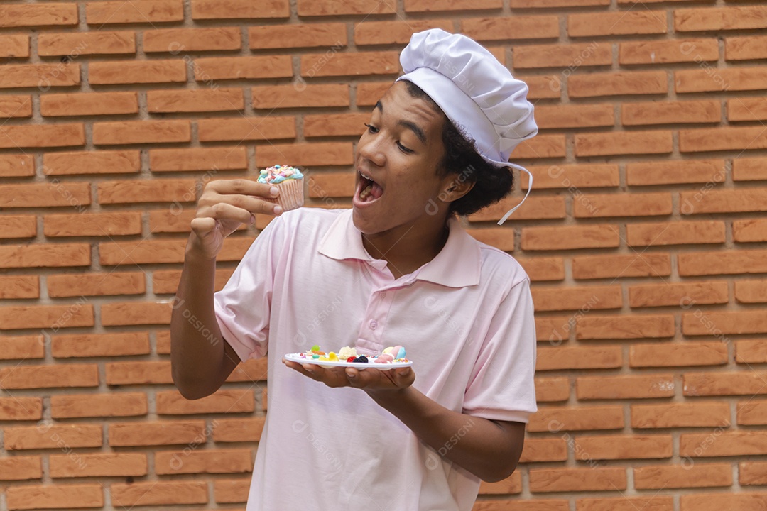 Homem jovem usando roupas de chefe de cozinha