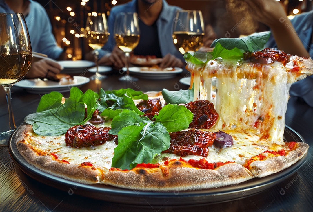 Pizza de mussarela e tomate seco