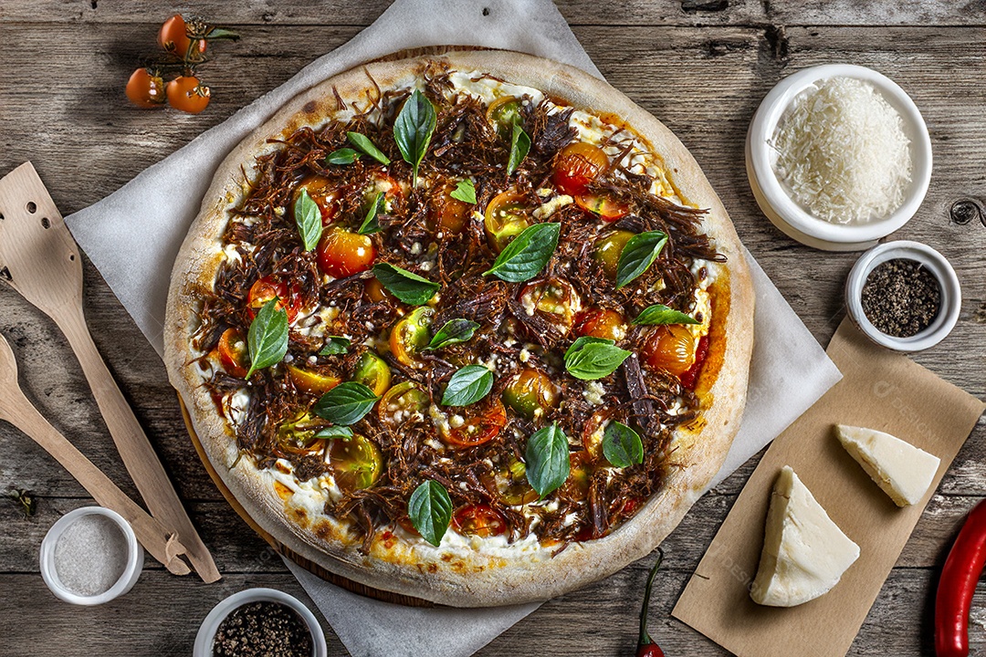 Pizza de carne seca e tomate