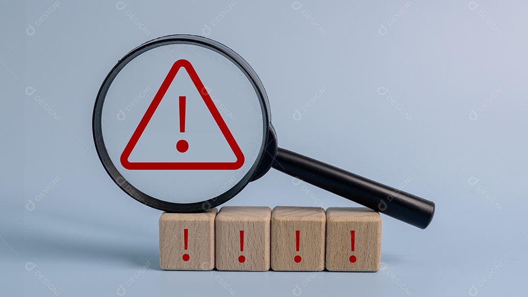 Conceito de urgência e perigo como os pontos de exclamação vermelhos