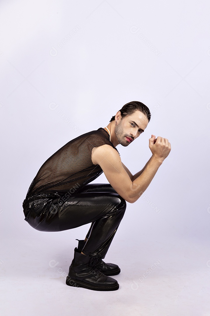 Homem jovem usando regata transparente preta sobre fundo isolado branco