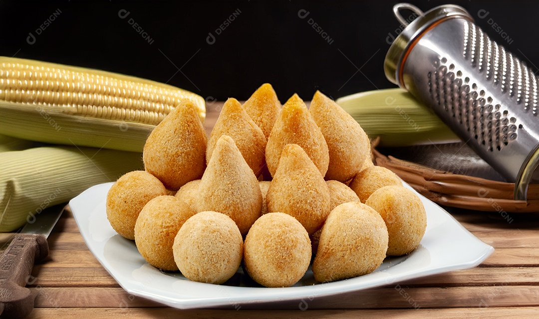 Coxinhas e milho para festa junina
