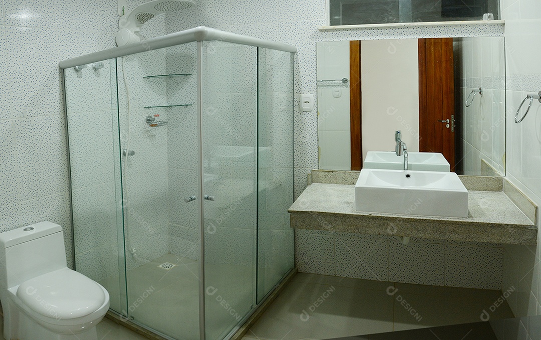 Banheiro moderno e simples