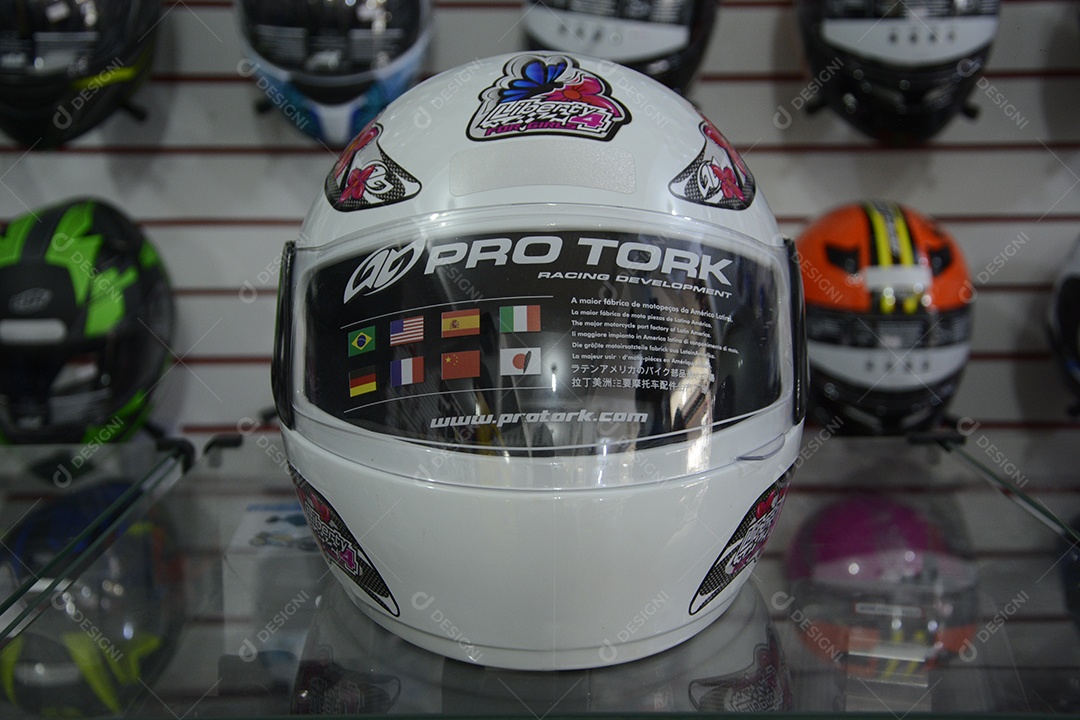 Lindo capacete brancos