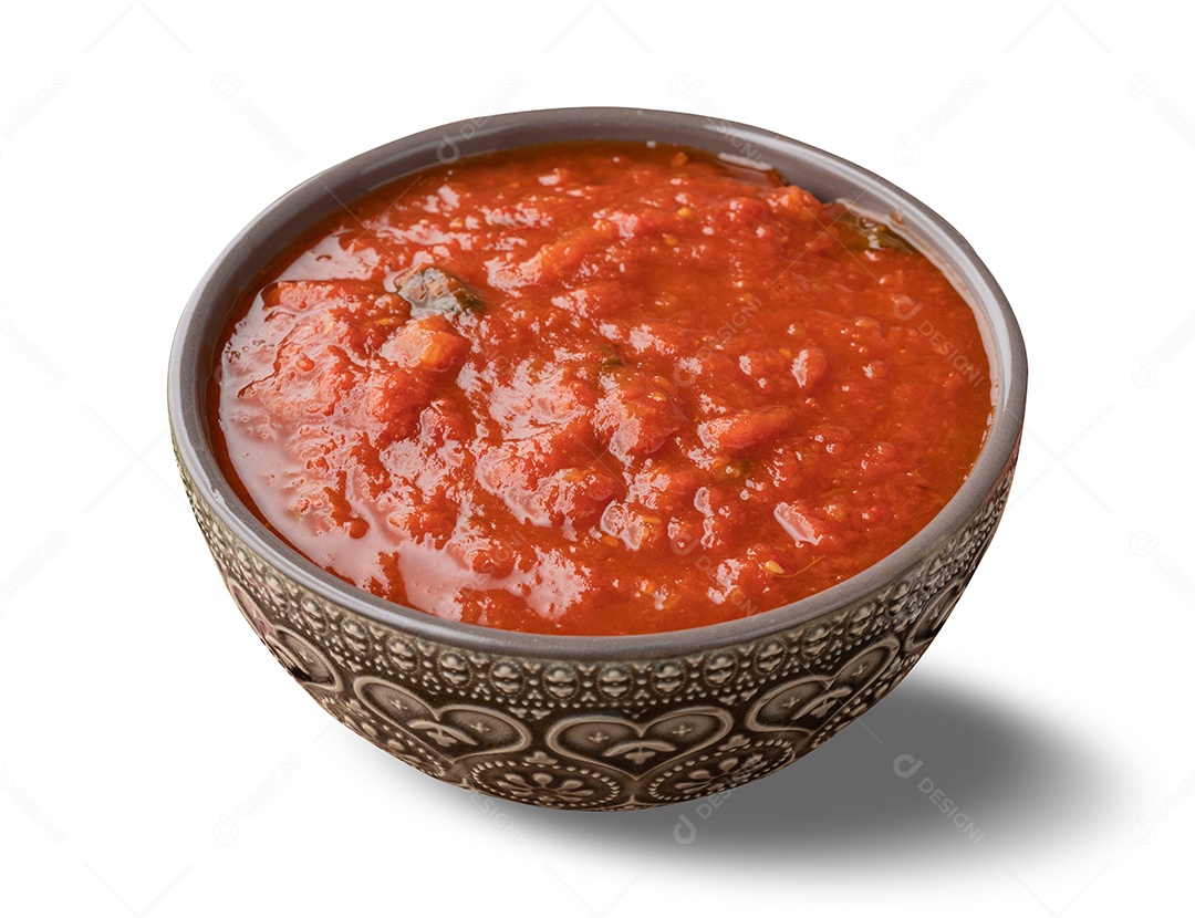 Molho de tomate caseiro em uma tigela decorada