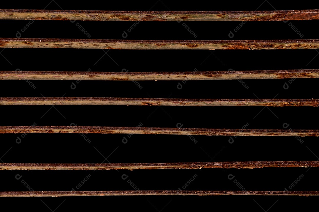 Grades de esgoto enferrujadas