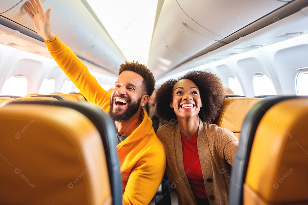 Casal feliz fazendo viagem dos sonhos