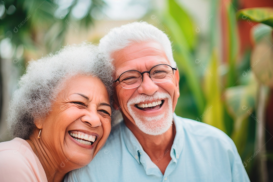 Casal apaixonados duas décadas juntos e felizes
