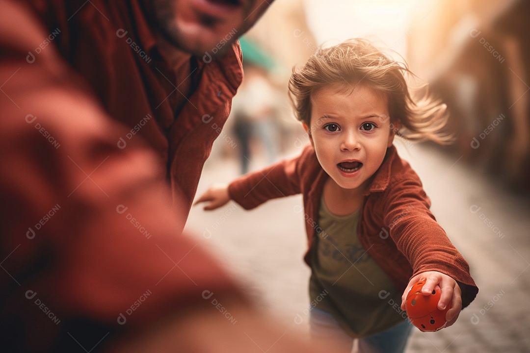 Criança ansiosa fugindo da fúria do pai