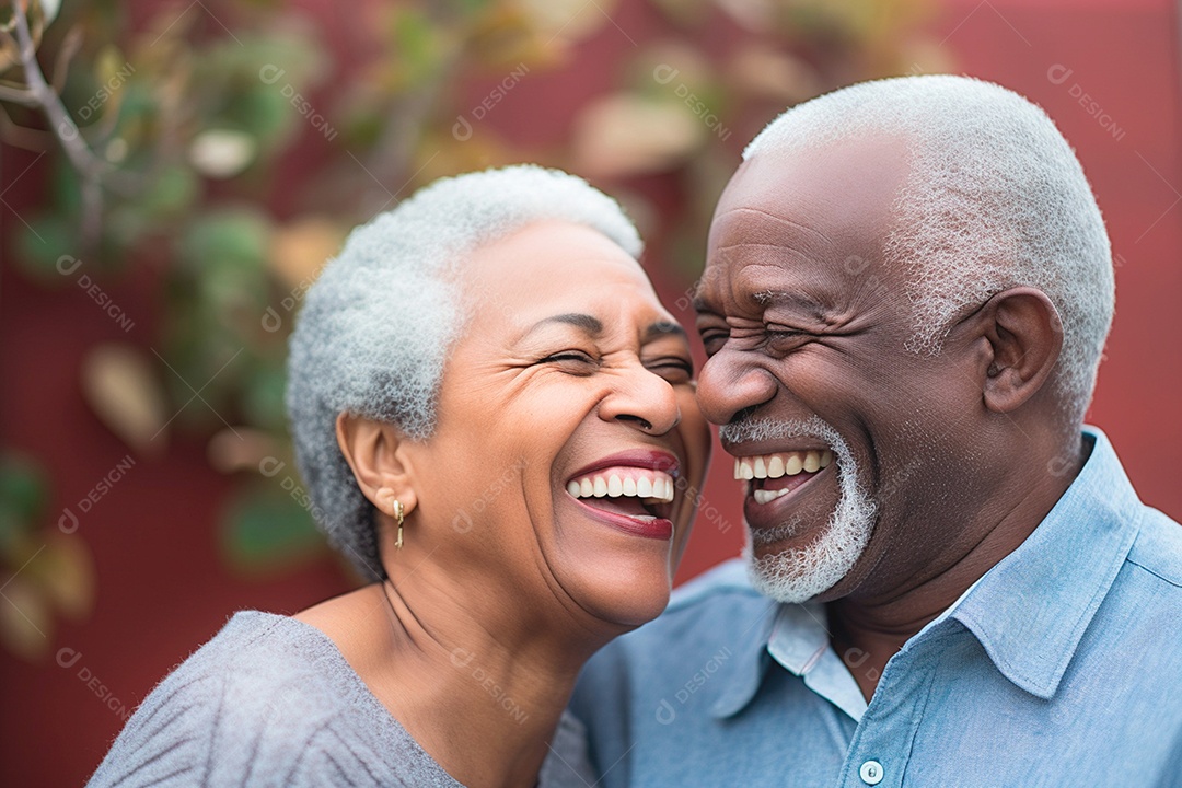 Casal maravilhoso de idosos felizes