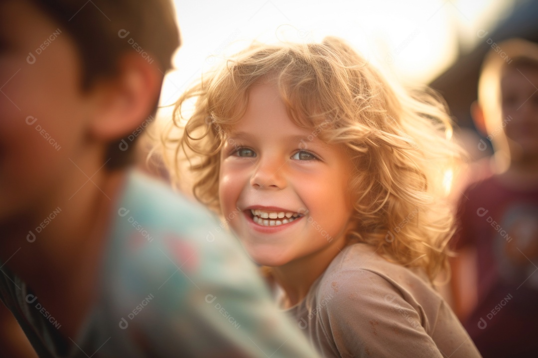 Crianças felizes brincando