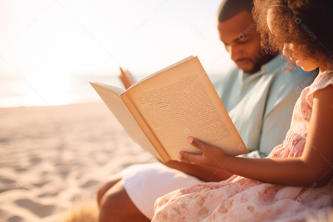 Um pai curtindo praia lendo com sua filha