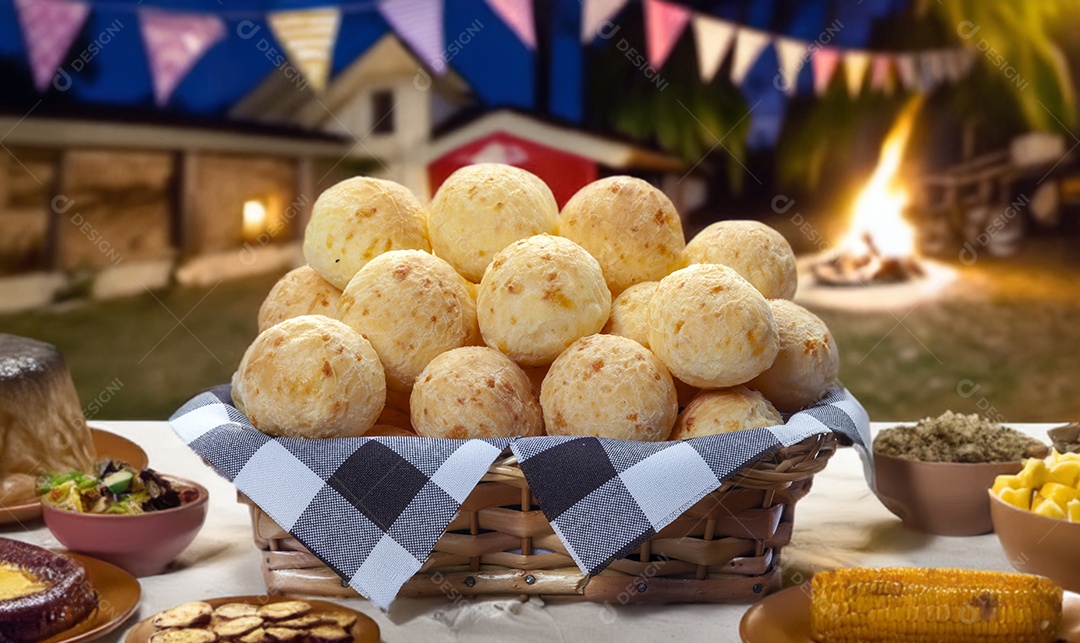Café da manhã festa junina cesta pão de queijo