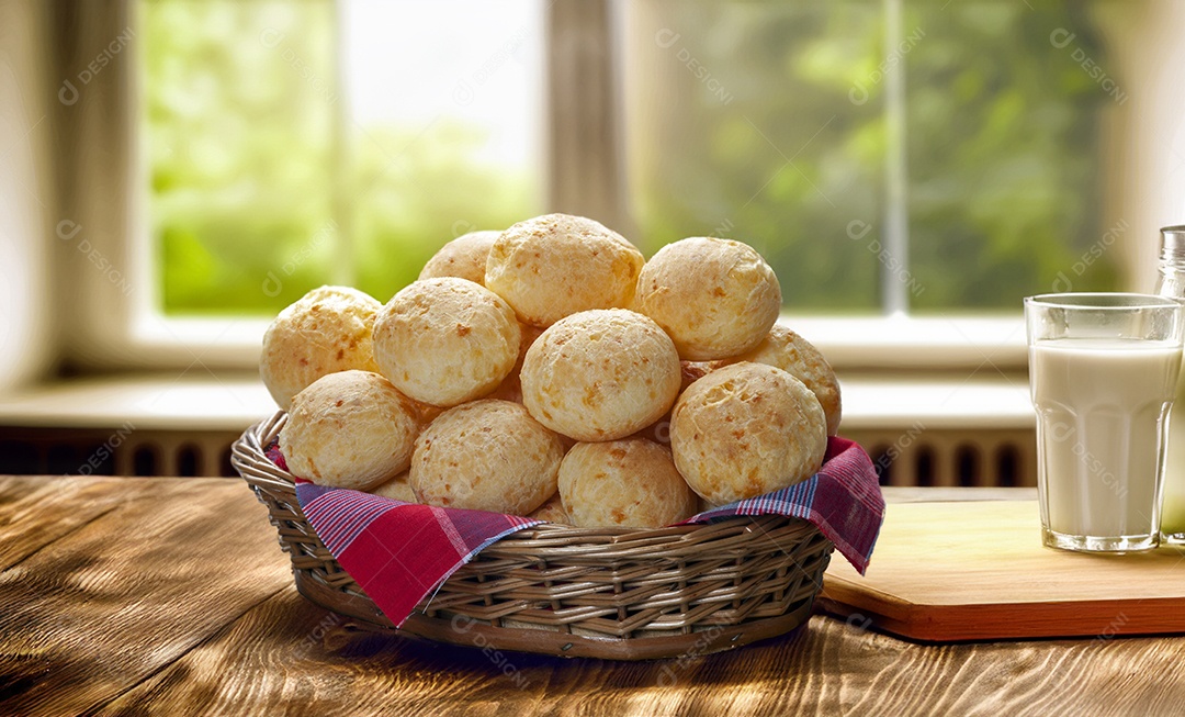 Café da manhã pão de queijo leite