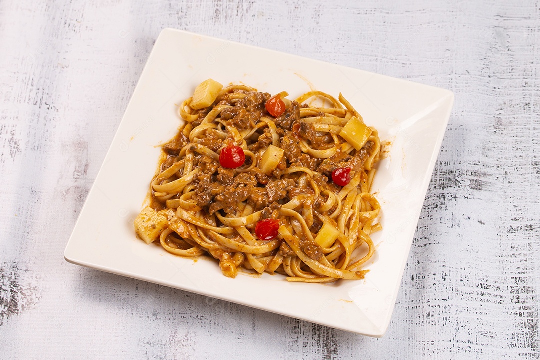 Deliciosa massa de talharim com carne