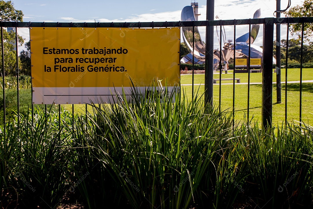 Estamos trabalhando para recuperar Floralis Generica