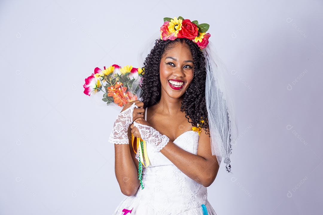 Linda mulher jovem usando vestido de noiva Festa Junina