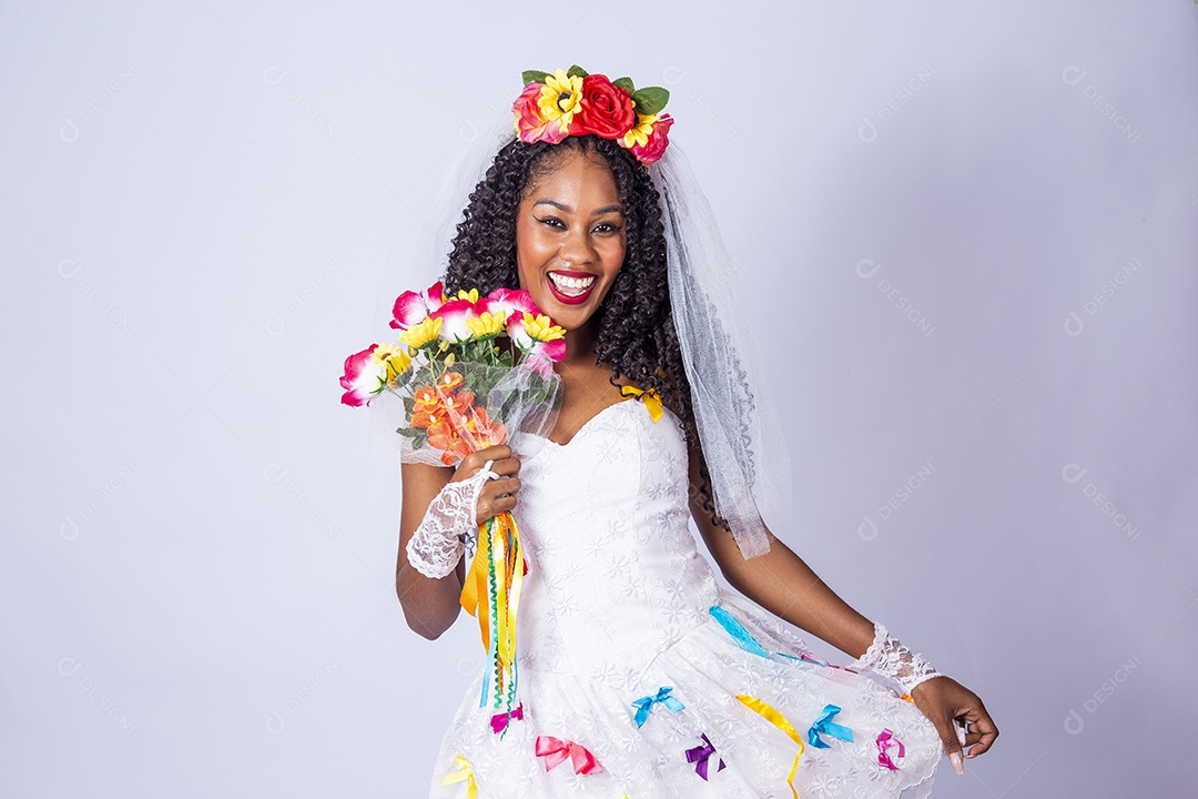 Linda mulher jovem usando vestido de noiva Festa Junina