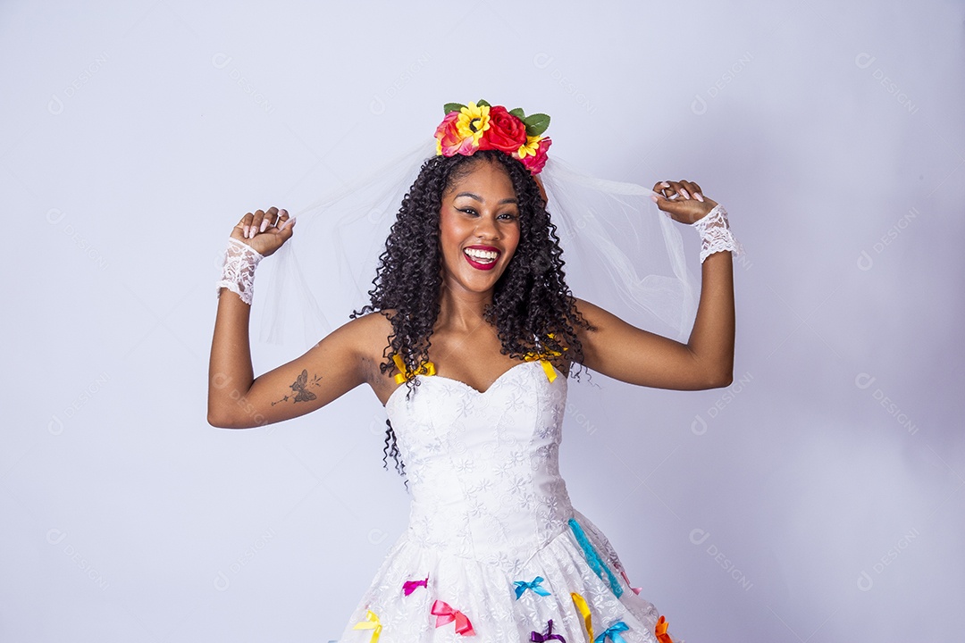 Linda mulher jovem usando vestido de noiva Festa Junina