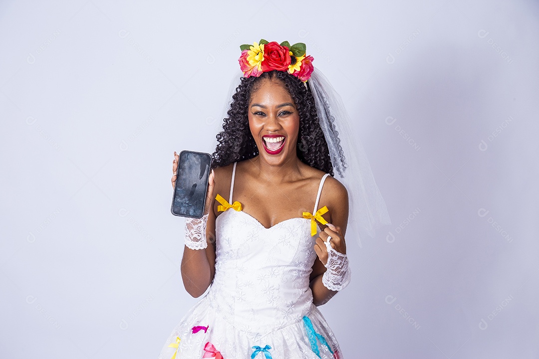 Linda mulher jovem usando vestido de noiva Festa Junina