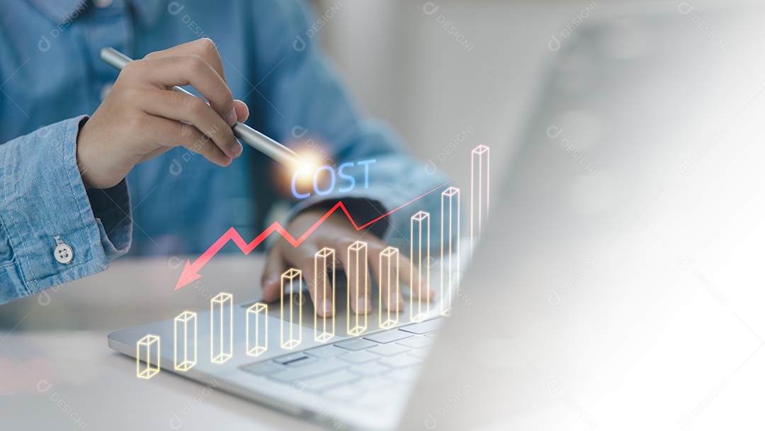 Empresária apontando para baixo a seta do gráfico com finanças empresariais